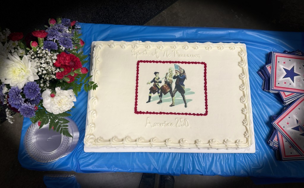 Cake and flowers at the S.L.C.H.S. Annual Dinner