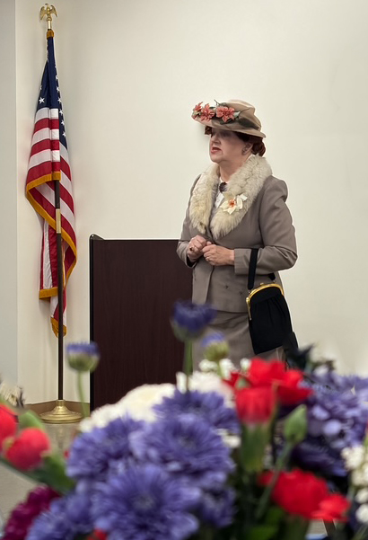 Dorothy Fuldheim portrait with flowers at the S.L.C.H.S. Annual Dinner